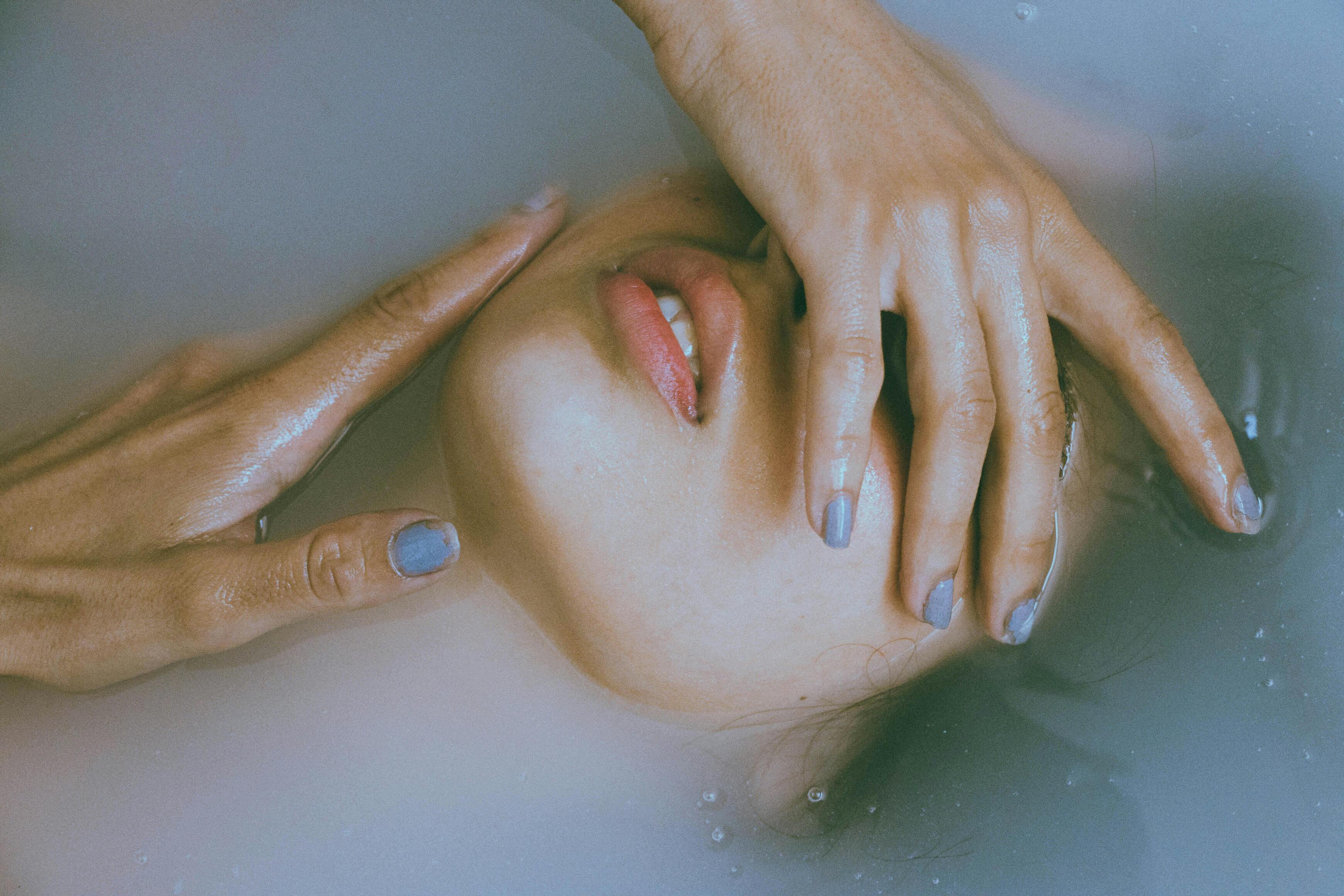 How to Maintain Healthy Natural Nails Between Sets