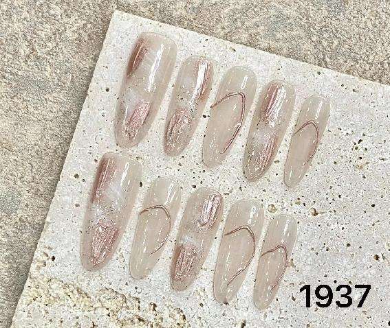 Golden Veil – Effortless Elegance