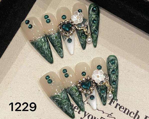 Emerald Enchantment – The Royal Garden Collection